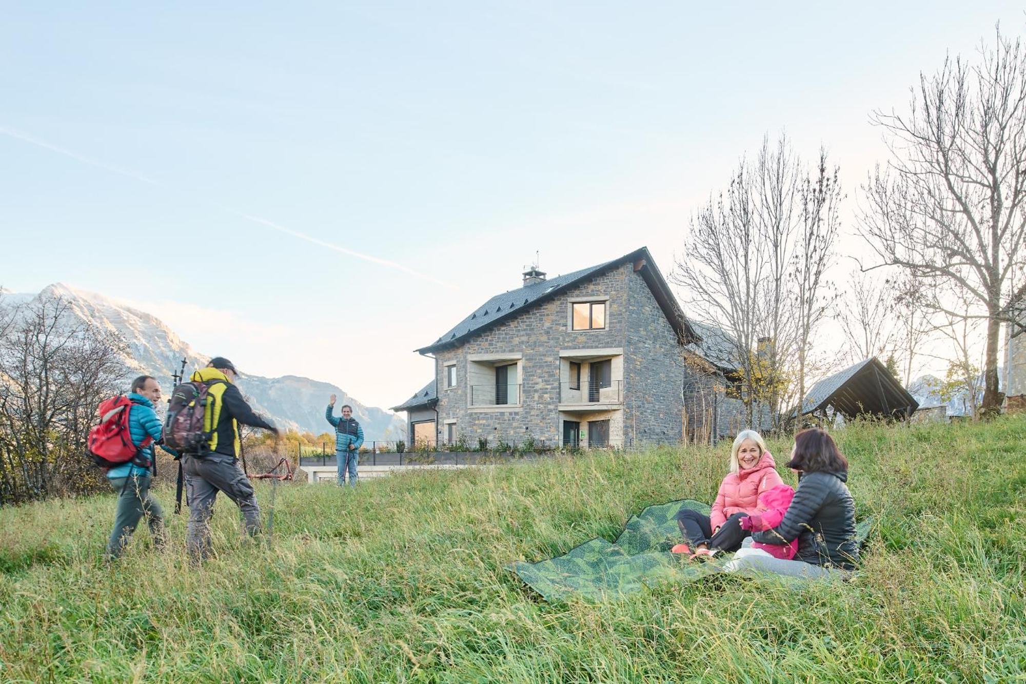 Casa De La Paz En El Valle De Tena Sandiniés エクステリア 写真